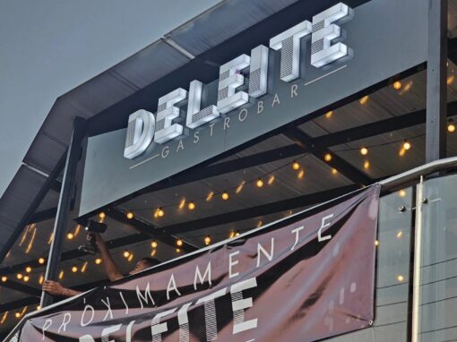 Aviso en acrilico volumetrico con luz Led de alta resistencia exterior! Deleite gasto bar, la Mejor gastronomía de Barranquilla!!