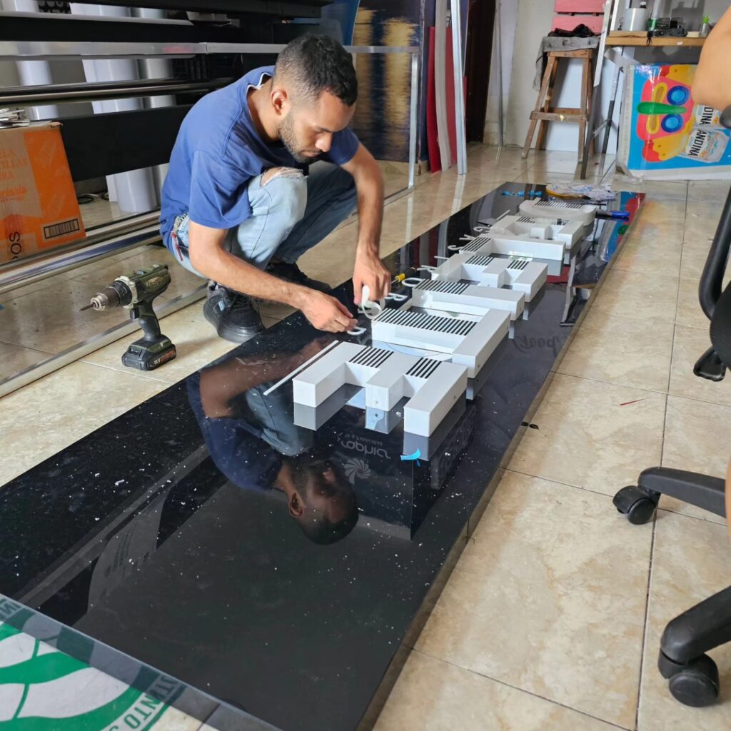 Aviso en acrilico volumetrico con luz Led de alta resistencia exterior! Deleite gasto bar, la Mejor gastronomía de Barranquilla!! Llámanos y cotiza con nosotros tus trabajos para tu empresa 3007700511