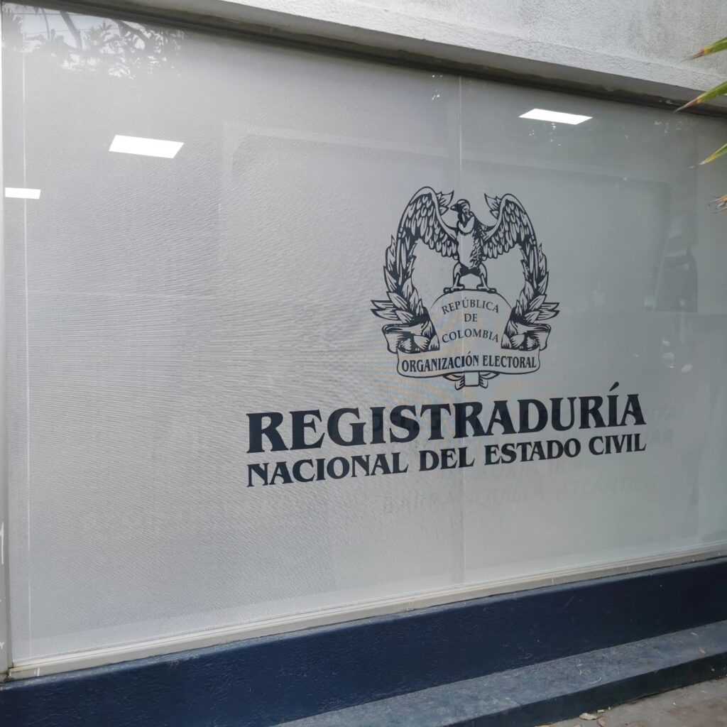 Decoración fachada en microperforado registraduria nacional, necesitas publicidad para tu empresa? Llámanos o escribenos 3007700511