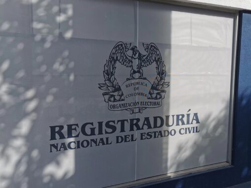 Decoración fachada en microperforado registraduria nacional