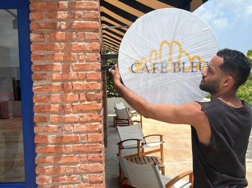 Decoración y acabados en acrilico para fachada café bleu, alianza francesa